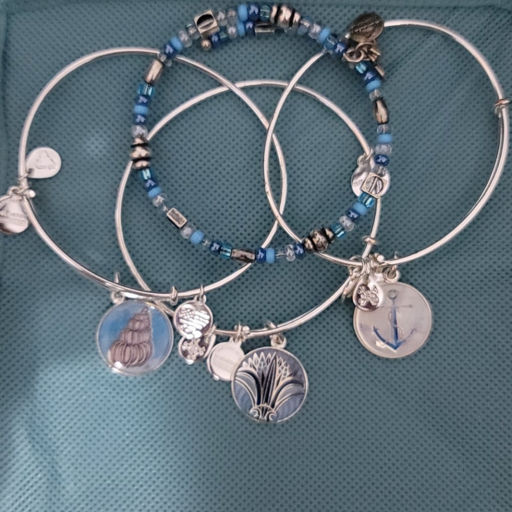 4 Piece Set
